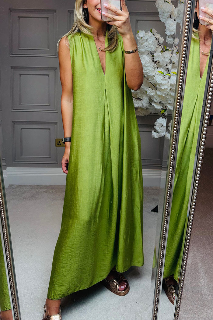 Solid Color Side Slit Sleeveless Dress