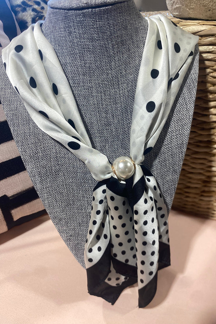 Elegant Printed Pearl Magnetic Clasp Scarf