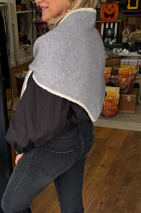 Contrast Border Triangle Scarf