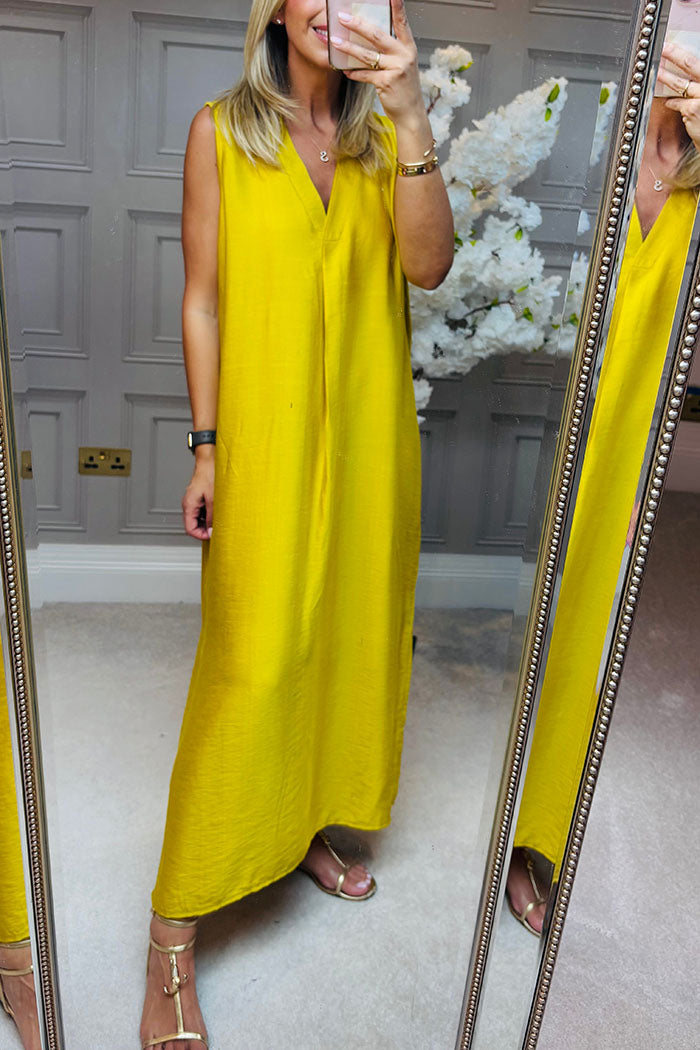 Solid Color Side Slit Sleeveless Dress