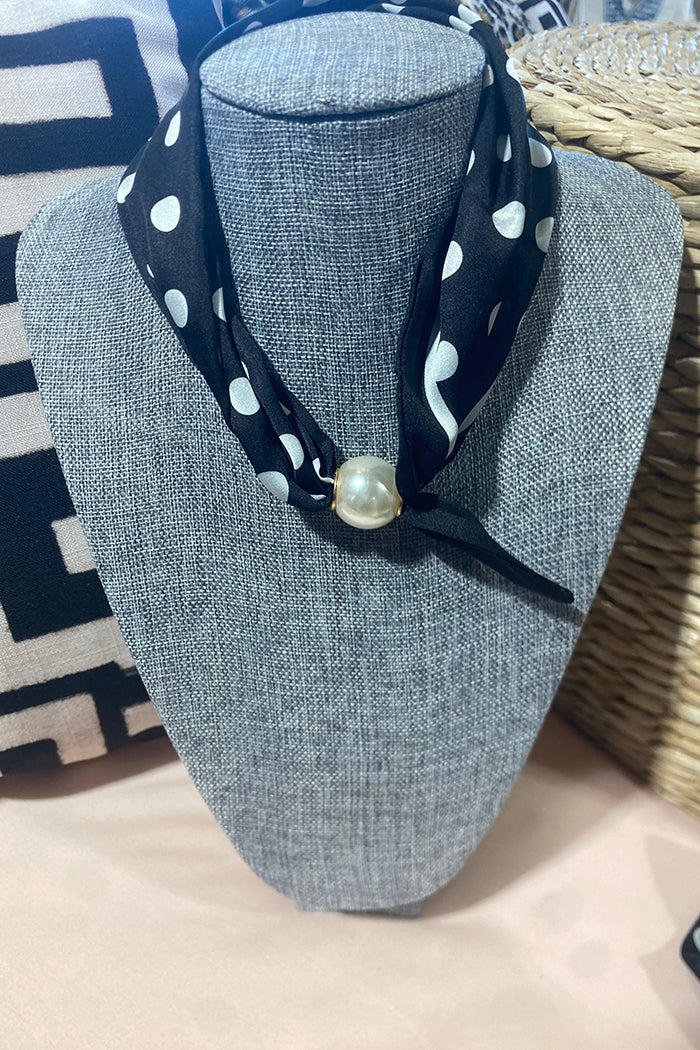 Elegant Printed Pearl Magnetic Clasp Scarf