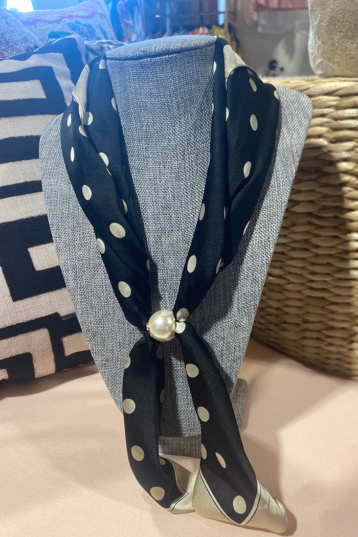 Elegant Printed Pearl Magnetic Clasp Scarf