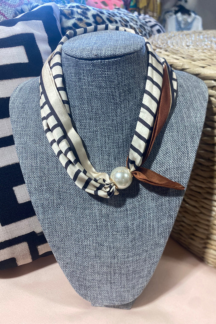 Elegant Printed Pearl Magnetic Clasp Scarf