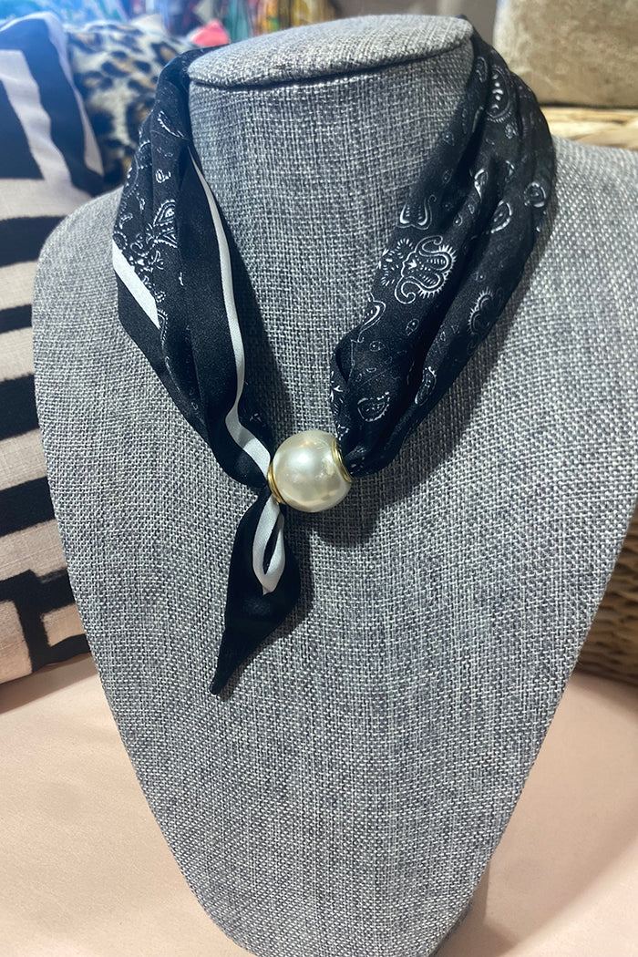 Elegant Printed Pearl Magnetic Clasp Scarf