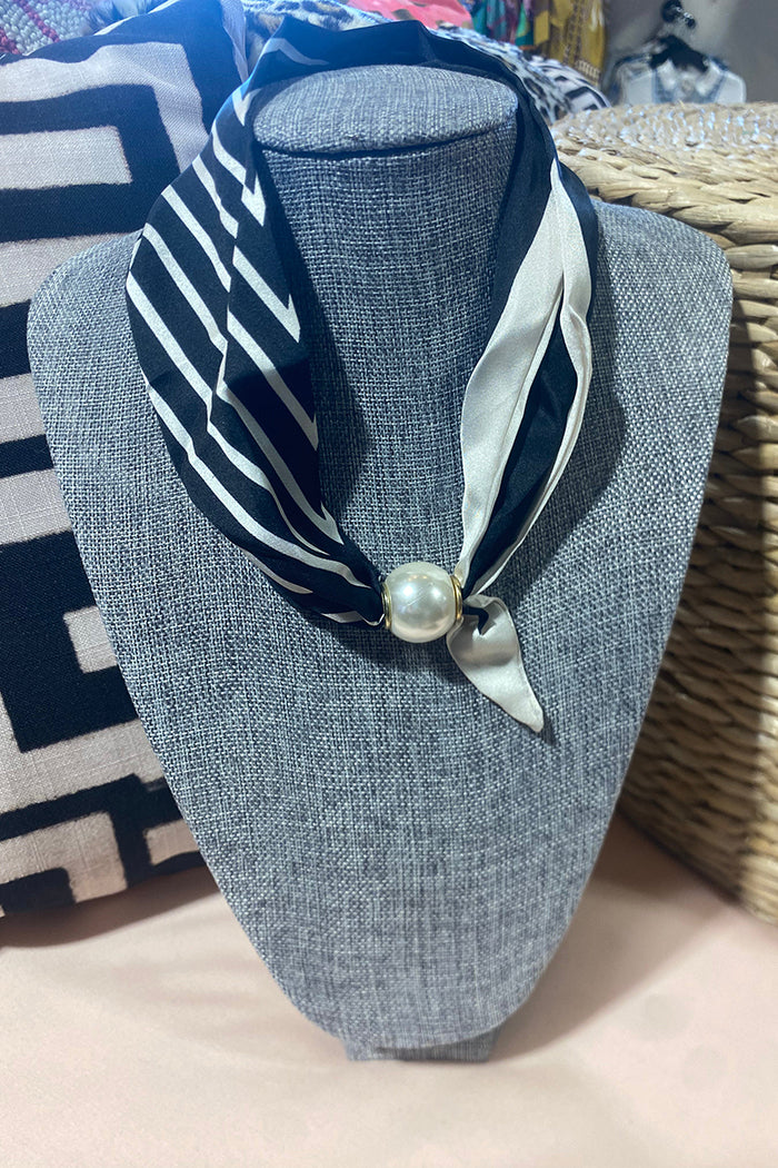 Elegant Printed Pearl Magnetic Clasp Scarf